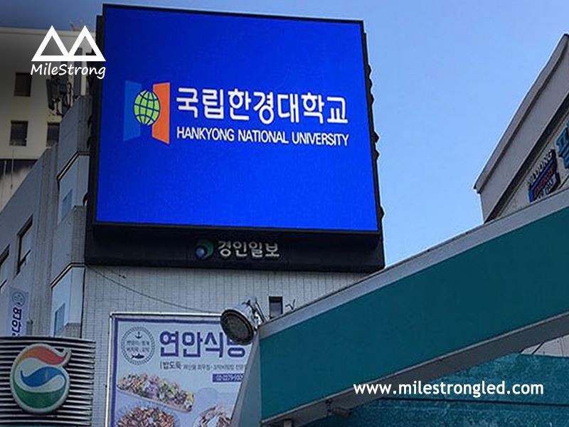 high brightness digital signage4