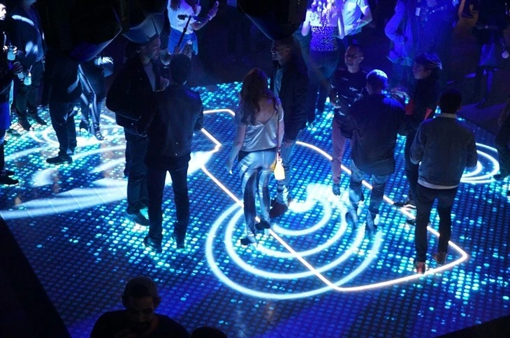 ألواح أرضية LED